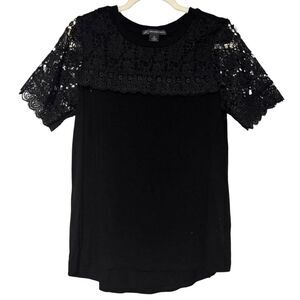 Adrianna Papell Black Lace Yoke Top Short Sleeve Scallop Trim Rayon Size S EUC